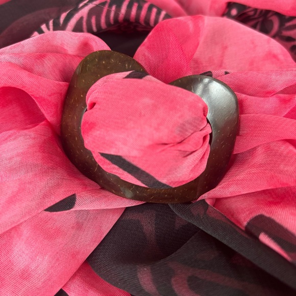 Beach Sarong Coverup Shawl Scarf with Coconut Shell Sarong Clip - Picture 14 of 16